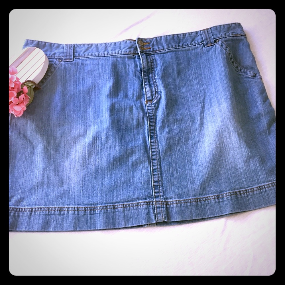 Old Navy Plus Size 26 Denim Skirt.